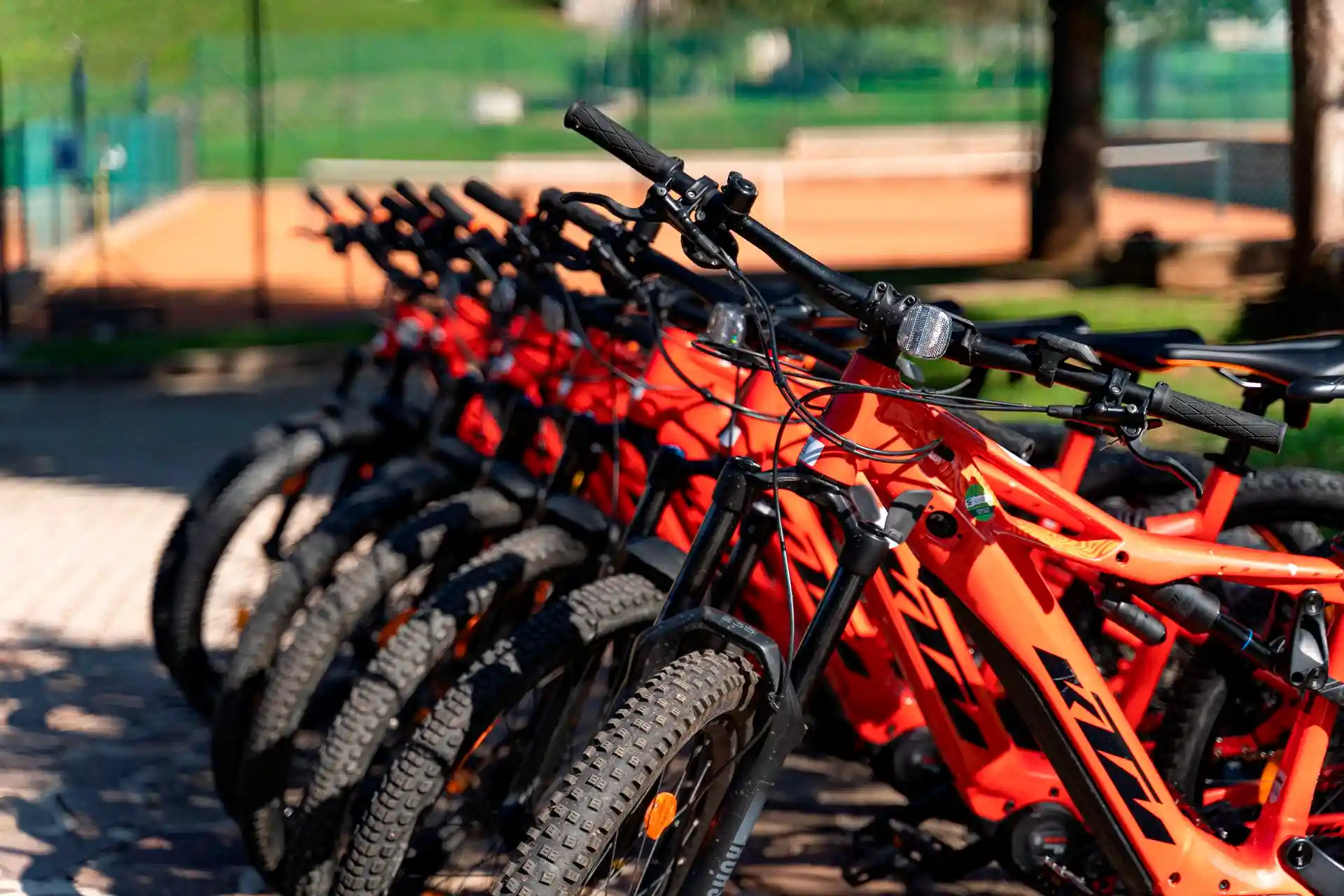 Bike & Wellness a Tremosine: Il tuo Hotel sul Garda con Deposito Sicuro, SPA e accesso al Tremalzo
