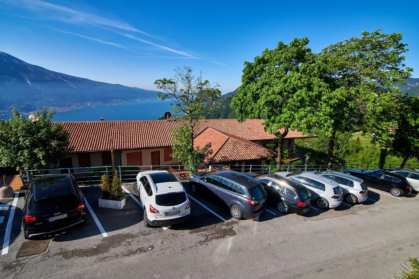 Come arrivare e muoversi a Tremosine: transfer, noleggio auto e distanze dal Lago