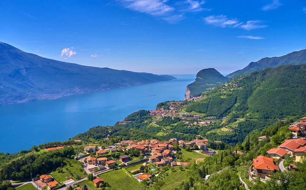 Guida ai borghi più belli d’Italia: il fascino senza tempo di Pieve di Tremosine