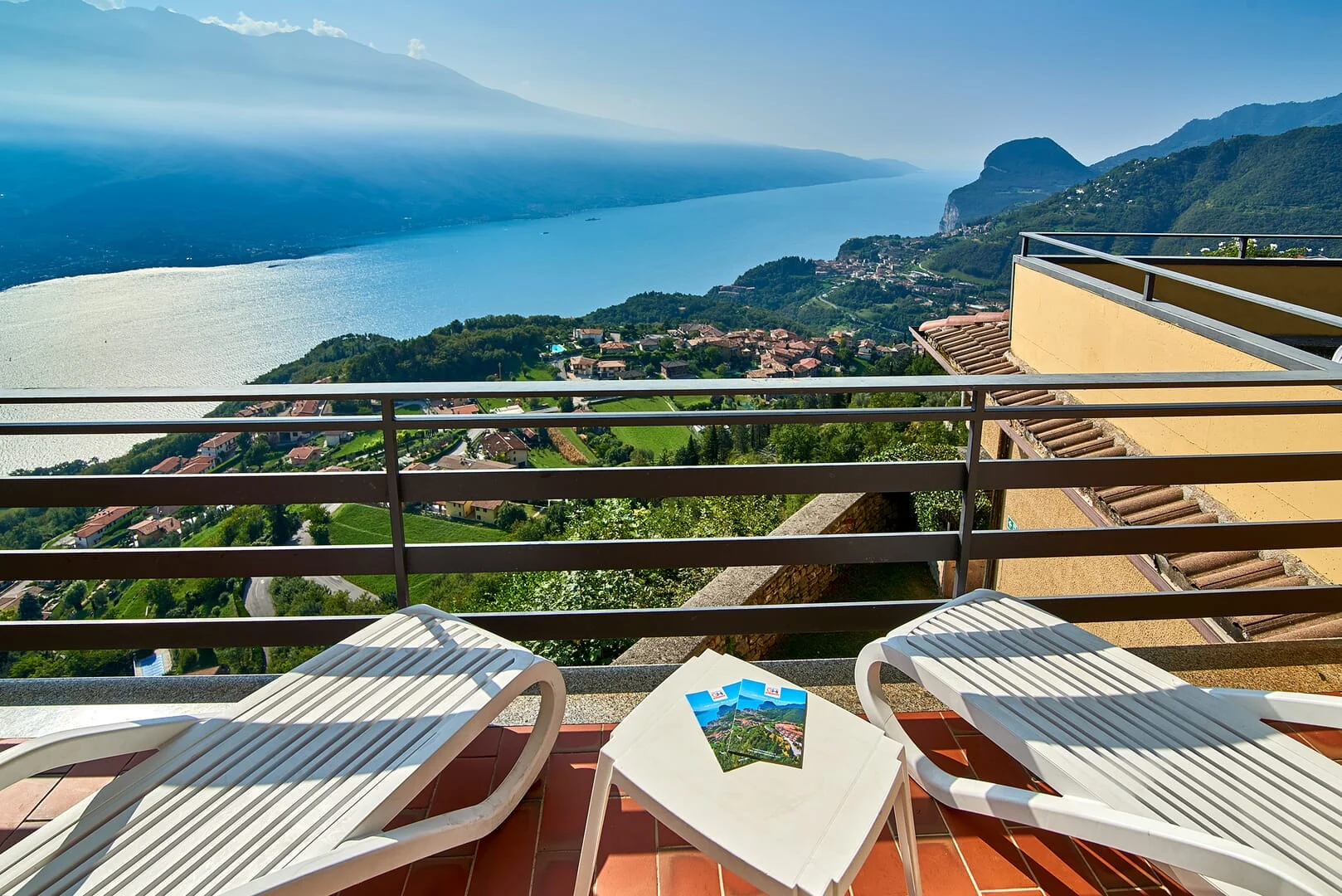 Svegliarsi con vista Lago: guida alle camere e ai servizi dell’Hotel Le Balze