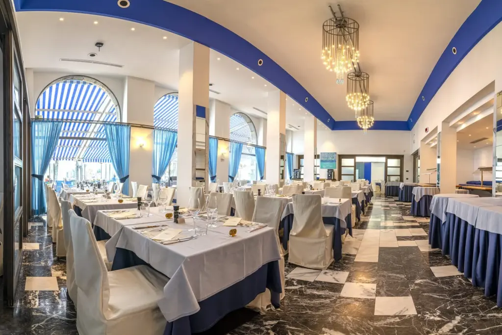 Sala ristorante elegante e accogliente perfetta per meeting aziendali e cene di gala