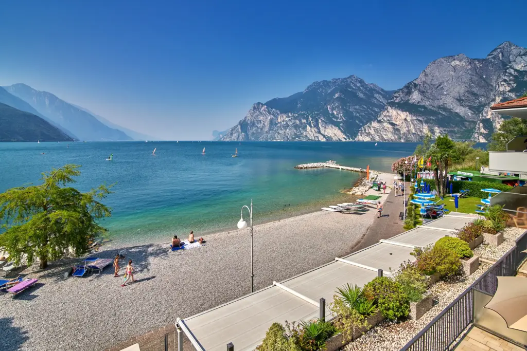 Vista panoramica sull'Hotel Lido Blu a Torbole sul Garda