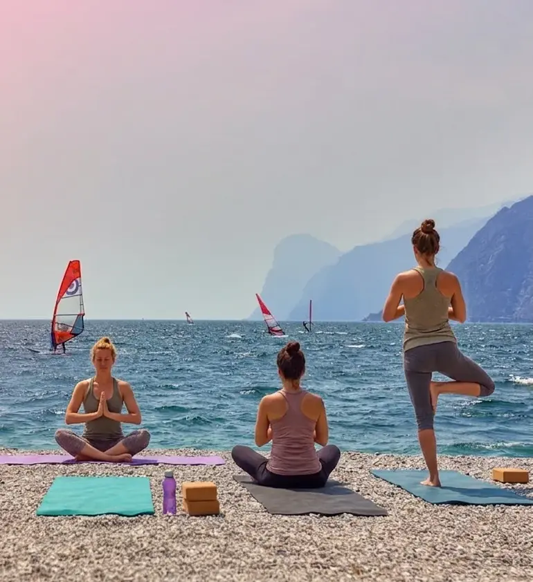 Yoga e meditazione in riva al lago: ritrovare l’equilibrio a Torbole